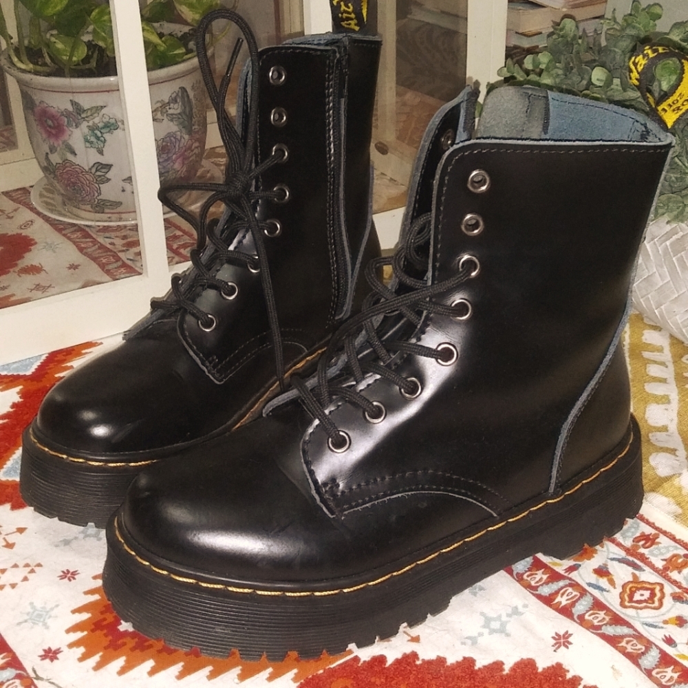 Dr. Martens Jadon